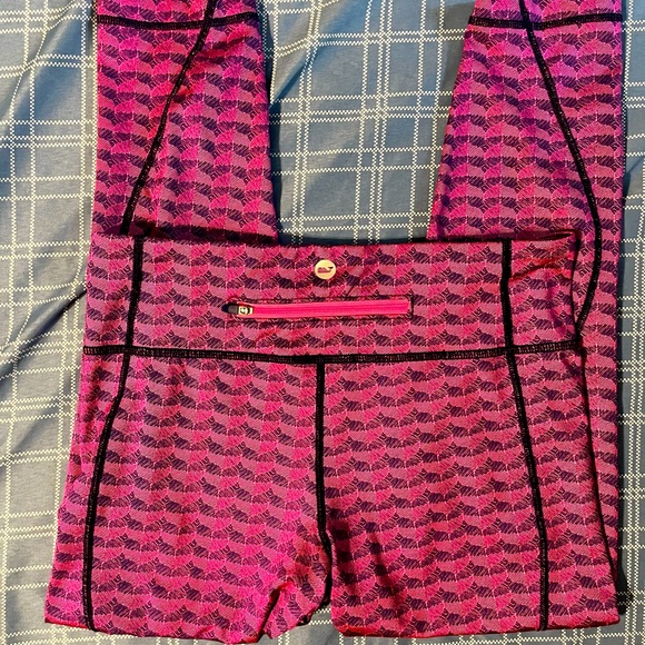 Vineyard Vines pre loved athletic/yoga pants capri length size M - Picture 1 of 4